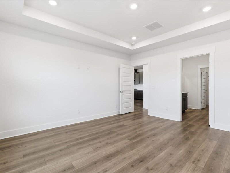 Spacious, unfurnished interior of a new home in The Coves at Lakes of Cane Bay, Summerville (Image 41).