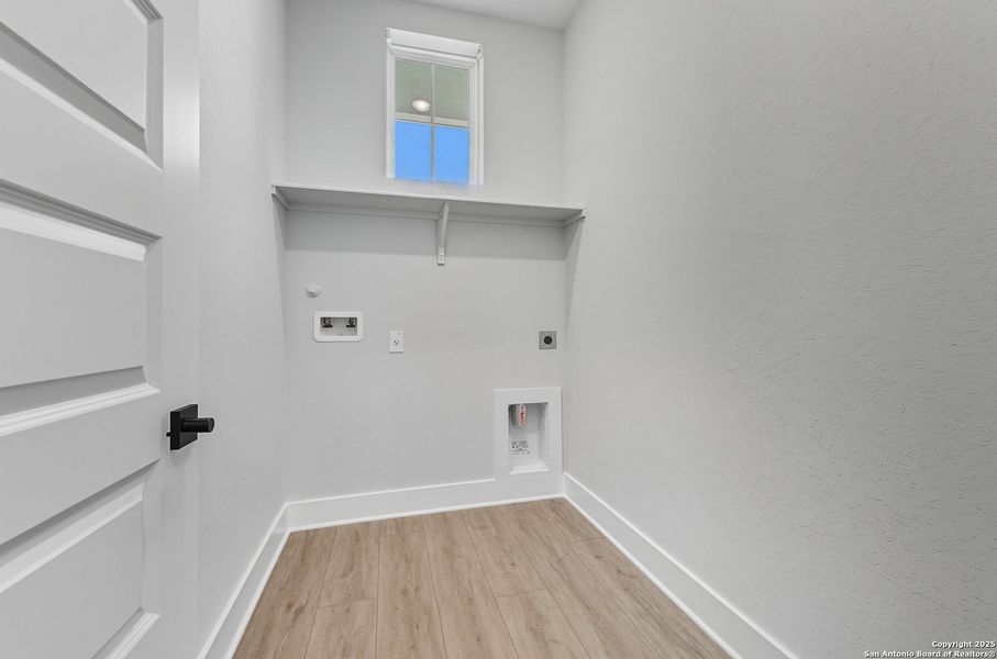 Spacious, unfurnished interior of a new home in The Reserve at Potranco Oaks, Castroville (Image 14).