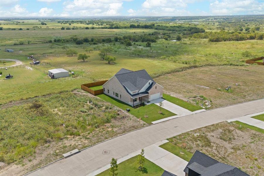 Exterior details and patio area of a home in , Venus (Image 4).