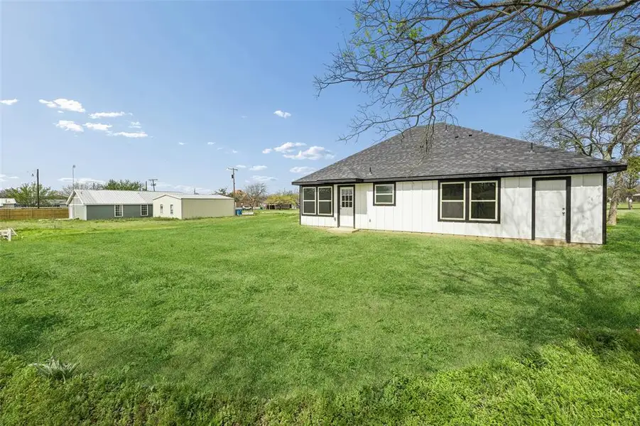 Exterior details and patio area of a home in , Itasca (Image 20).