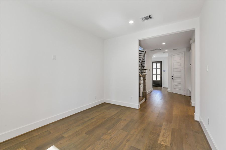 Spacious, unfurnished interior of a new home in Reserve in Memorial, Houston (Image 21).