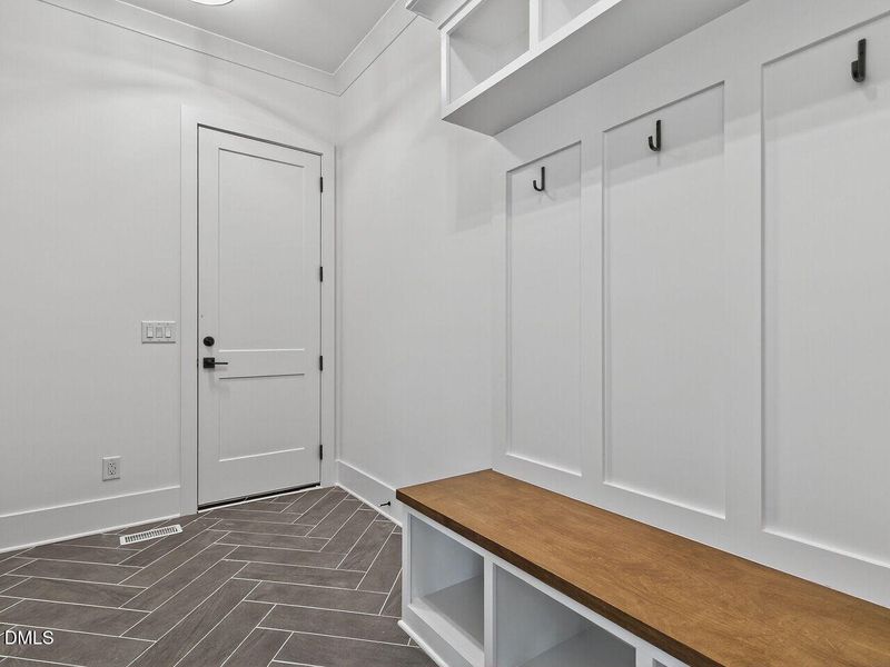 016-1280x960-laundry-entry