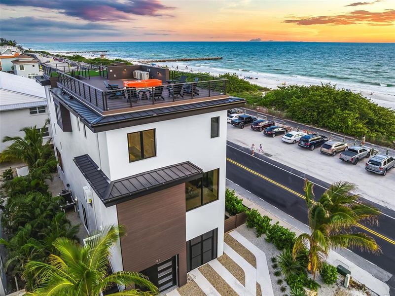 Condo located in Bradenton Beach, FL showcasing its design and architecture (Image 47).