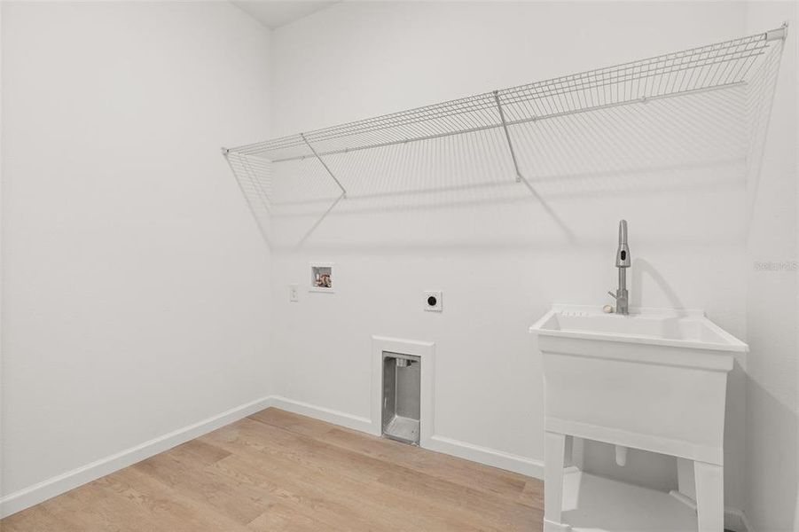 Spacious, unfurnished interior of a new home in , Dunnellon (Image 38).