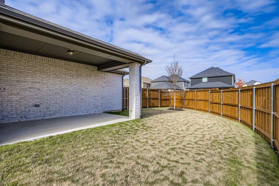 Exterior details and patio area of a home in Mosaic 40s, Prosper (Image 3).
