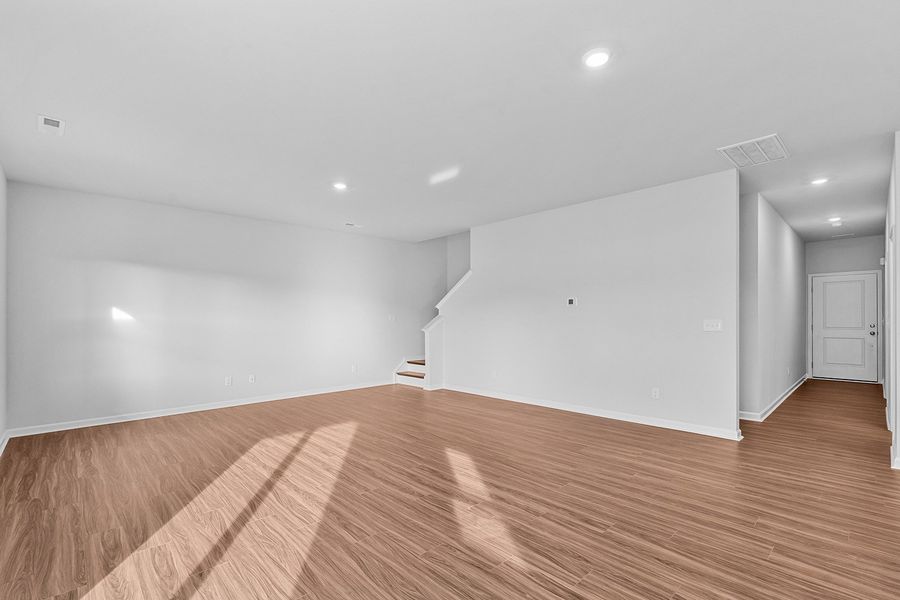 Spacious, unfurnished interior of a new home in Hanes Lake, Winston-Salem (Image 16).