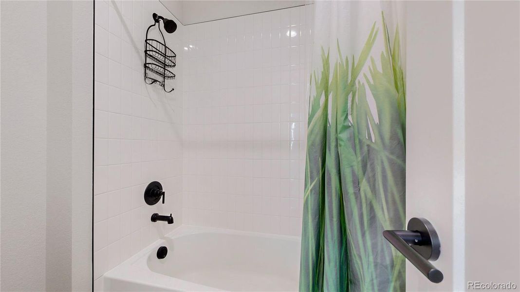 2nd upper level bathroom with tub/shower