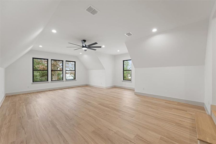 Spacious, unfurnished interior of a new home in , Malakoff (Image 21).