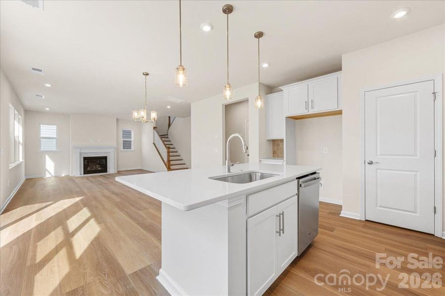 Central Island Ideal For Casual Dining or Entertaining.