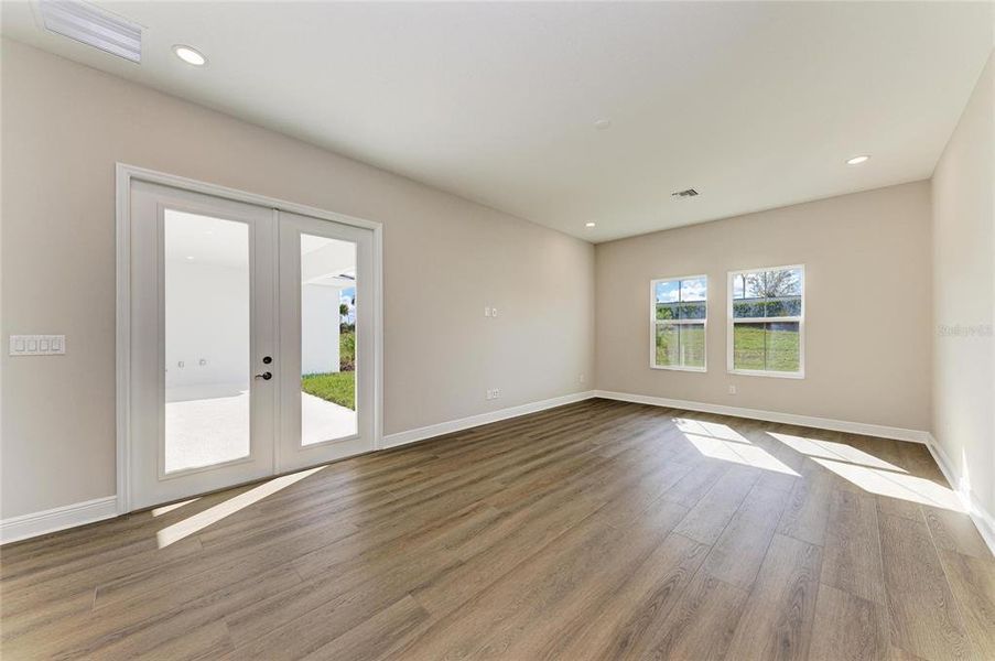 Spacious, unfurnished interior of a new home in Star Farms at Lakewood Ranch, Lakewood Ranch (Image 32).