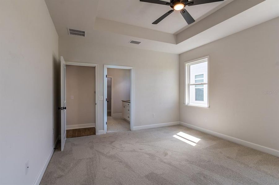 Spacious, unfurnished interior of a new home in , Alachua (Image 12).