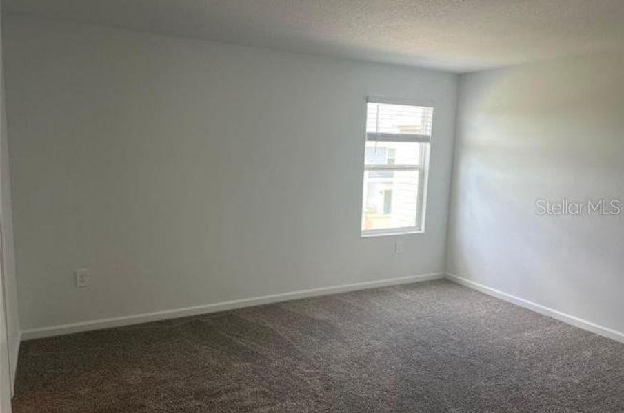 Spacious, unfurnished interior of a new home in , Davenport (Image 10).