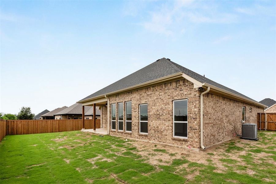 Exterior details and patio area of a home in , Mabank (Image 4).