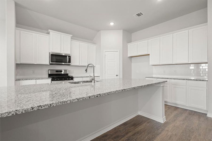 Furnished interior view inside a new home in Rocky Creek Crossing, Fort Worth (Image 3). Furnished interior view inside a new home in Rocky Creek Crossing, Fort Worth (Image 3).