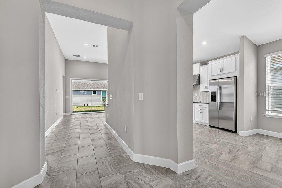 Spacious, unfurnished interior of a new home in Colbert Landings, Palm Coast (Image 17).