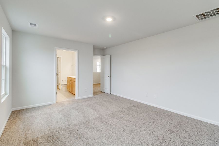 Spacious, unfurnished interior of a new home in Winston Point, Gilbert (Image 21).