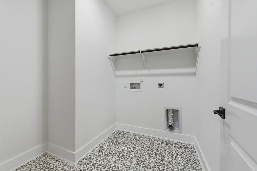 Spacious, unfurnished interior of a new home in Centero at Stone Oak, San Antonio (Image 22).