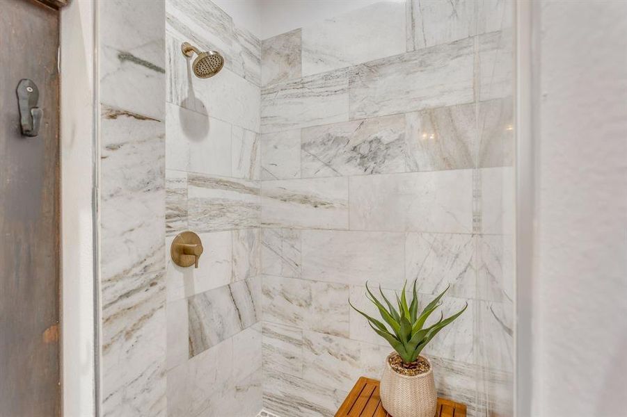 Close-up of interior finishes inside a home in , Weatherford (Image 20).