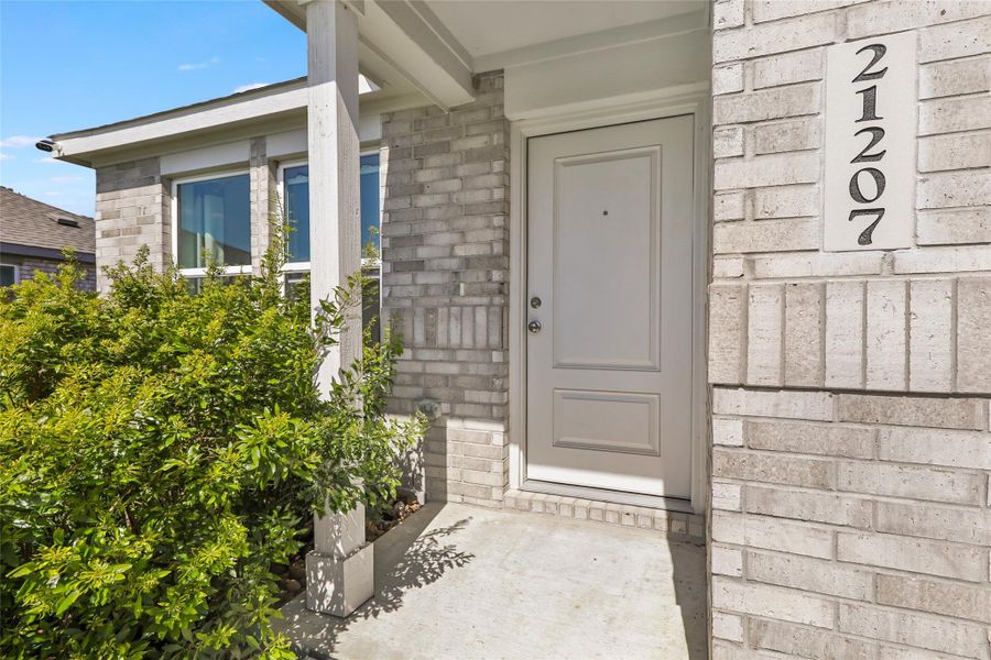 Exterior details and patio area of a home in Tavola, New Caney (Image 3).