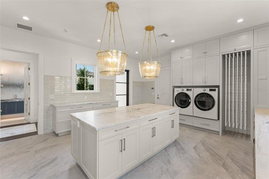 Furnished interior view inside a new home in , Windermere (Image 51).