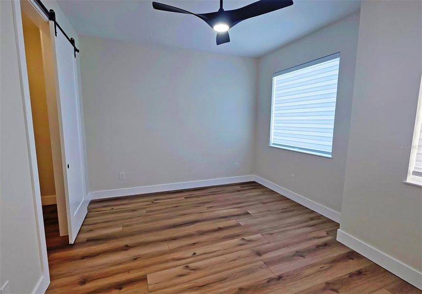Spacious, unfurnished interior of a new home in , Sarasota (Image 74).