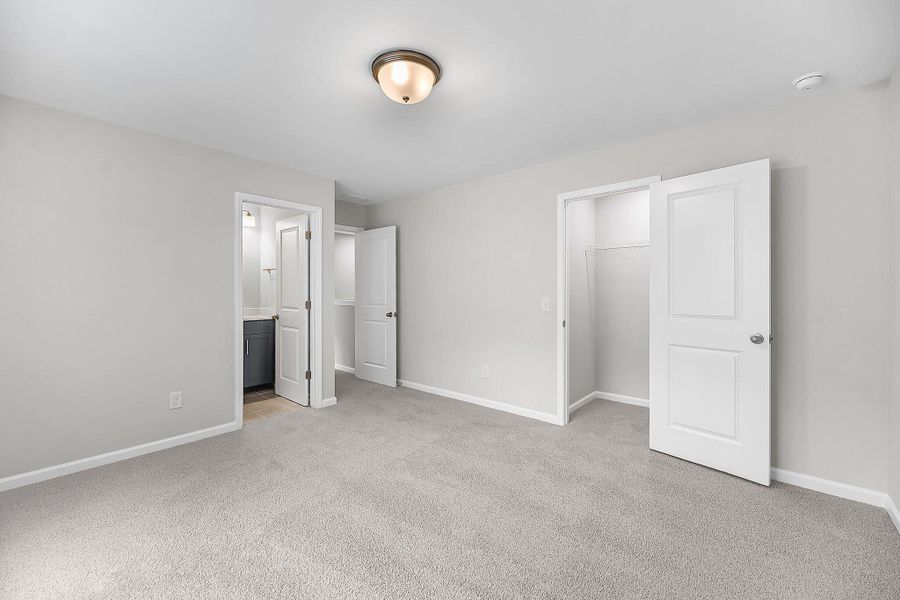 Spacious, unfurnished interior of a new home in Sweetgrass Station, Summerville (Image 24).