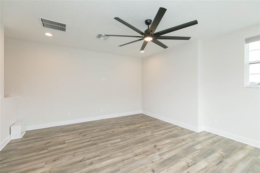 Spacious, unfurnished interior of a new home in , San Antonio (Image 51).