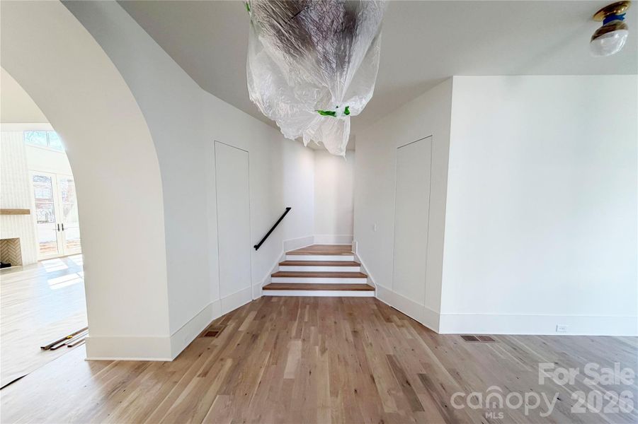 Spacious, unfurnished interior of a new home in , Charlotte (Image 4).