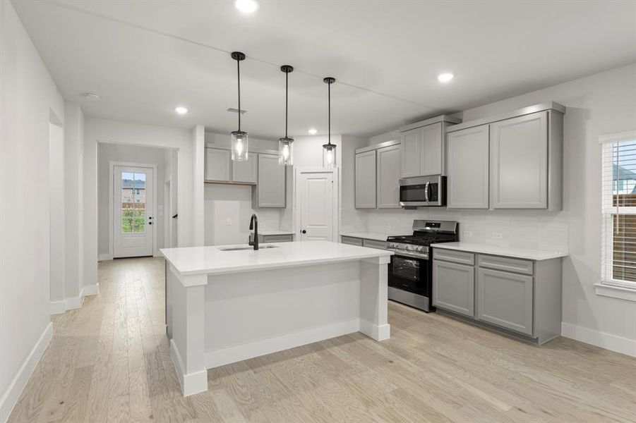 06. 1909 Sapphire - Kitchen (2)