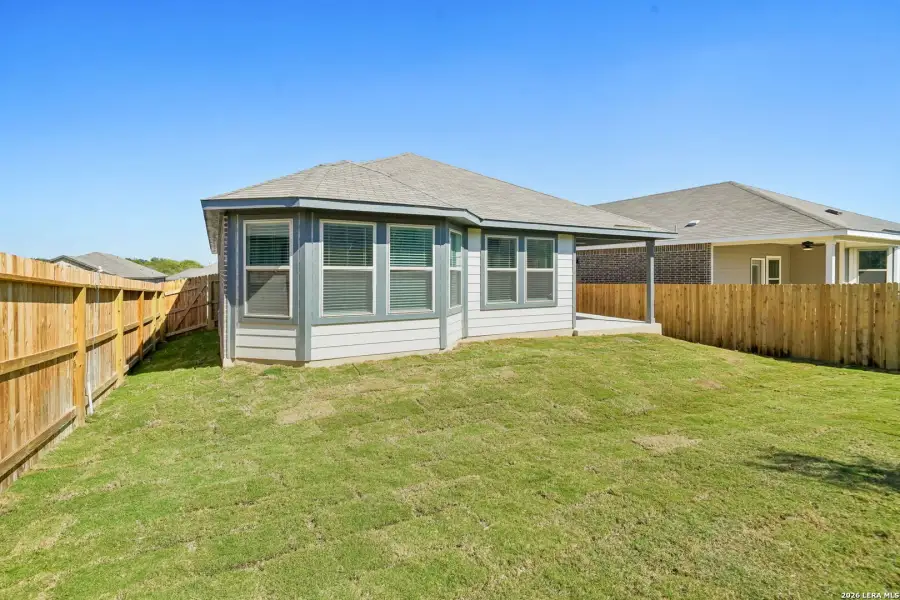 Exterior details and patio area of a home in Comanche Ridge, San Antonio (Image 19).