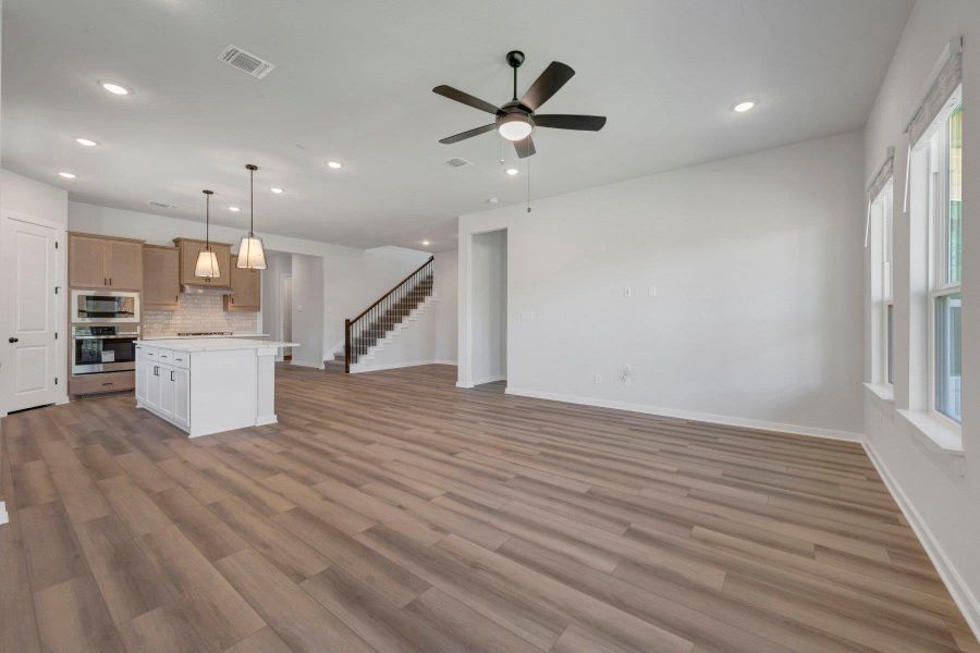 Spacious, unfurnished interior of a new home in Heritage, Dripping Springs (Image 18).