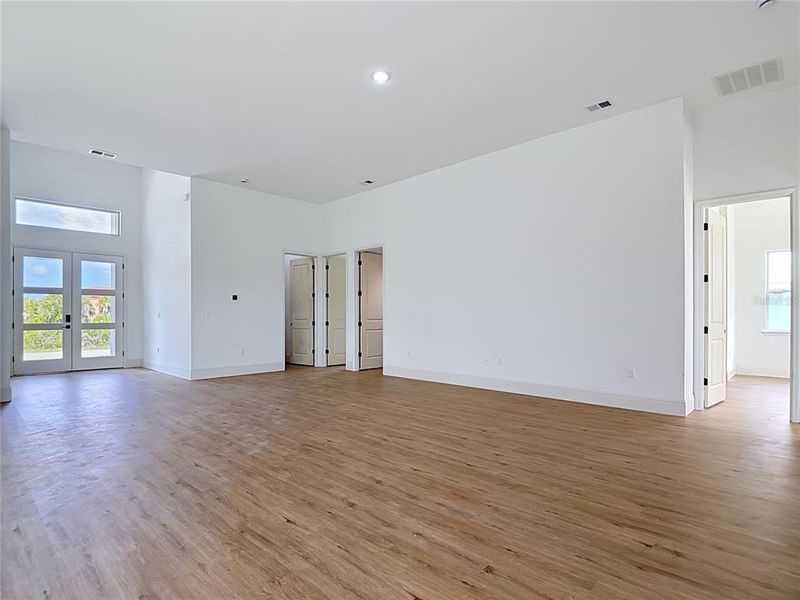 Spacious, unfurnished interior of a new home in , Port Charlotte (Image 19).