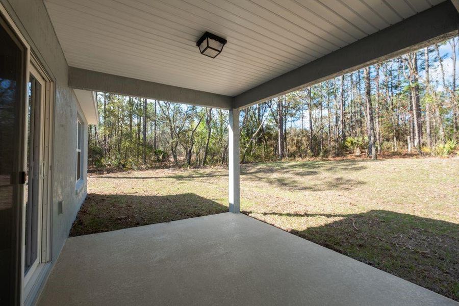 Exterior details and patio area of a home in , Citrus Springs (Image 4).