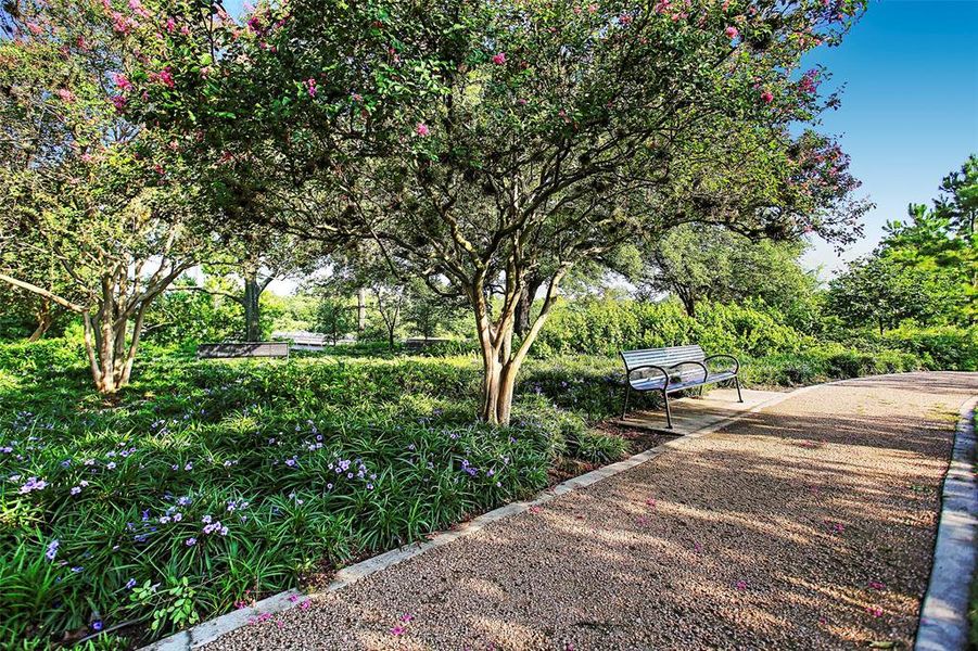 White Oak Station: Located in one of Houston's most desirable neighborhoods. Easy access to all major highways, the community is only minutes from Memorial Park, The Heights, Galleria, Downtown & Washington Corridor & many recreational parks at walking distance.