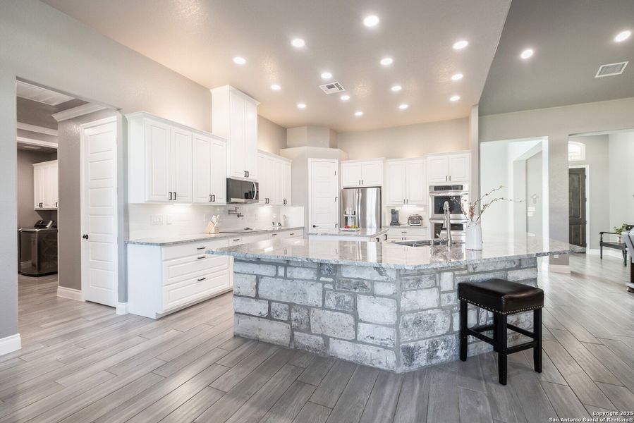 Furnished interior view inside a new home in , La Vernia (Image 19). Furnished interior view inside a new home in , La Vernia (Image 19).