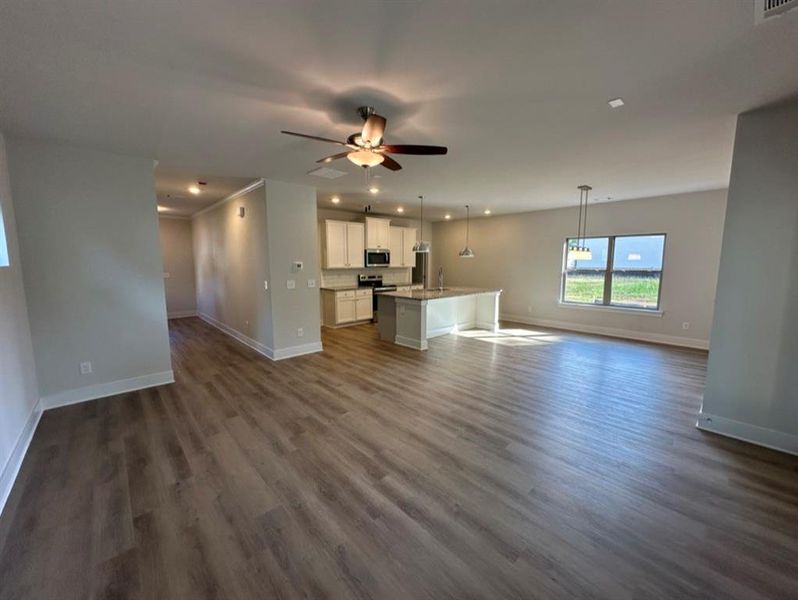 Spacious, unfurnished interior of a new home in , Buford (Image 6).