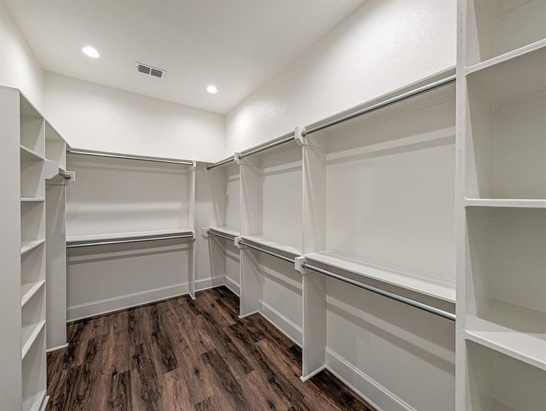 Spacious, unfurnished interior of a new home in , Tyler (Image 24).