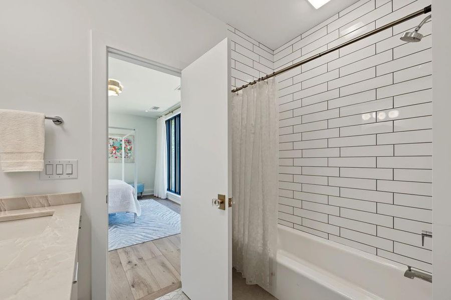 Furnished interior view inside a new home in , Atlanta (Image 79).