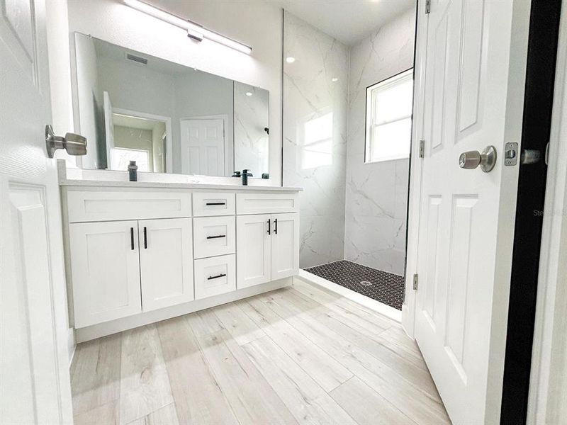 Furnished interior view inside a new home in , Ocklawaha (Image 5).