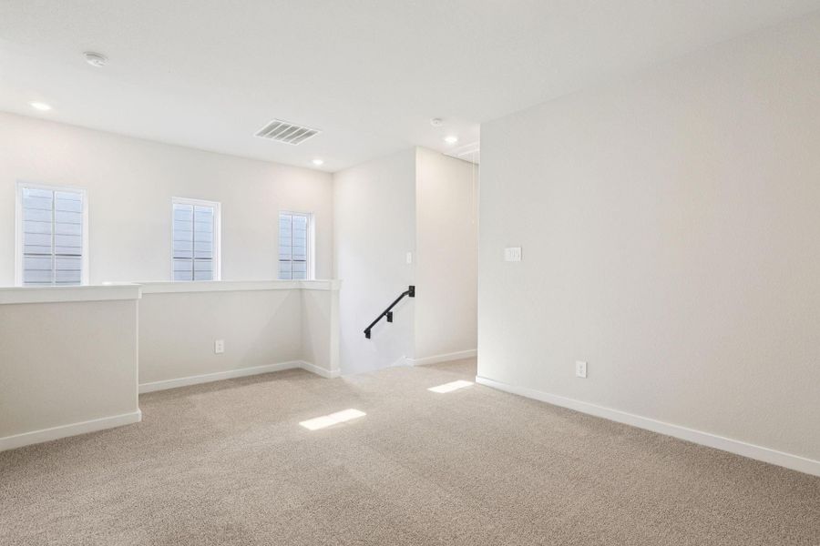 Spacious, unfurnished interior of a new home in , Kemah (Image 19).