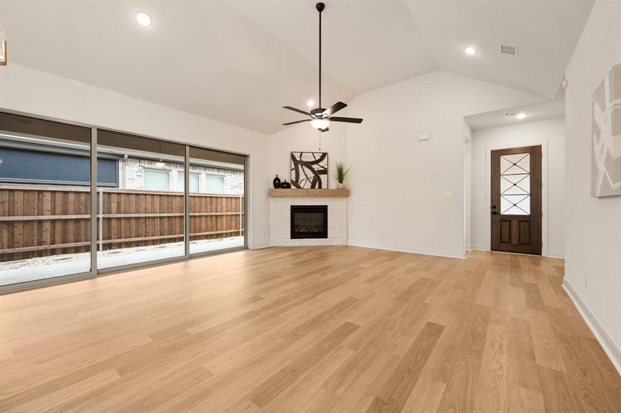 Spacious, unfurnished interior of a new home in Elements at Viridian - Garden Series, Arlington (Image 21).