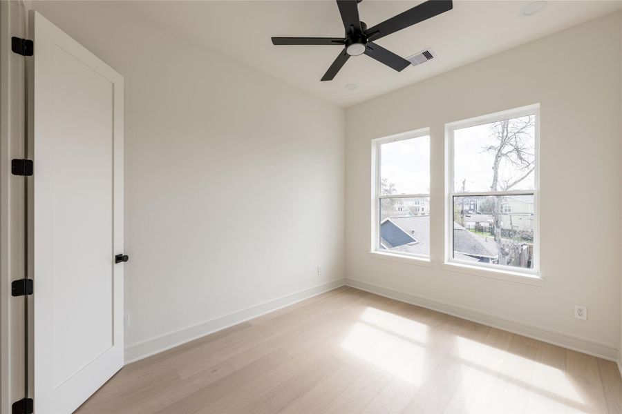 Spacious, unfurnished interior of a new home in , Houston (Image 30).