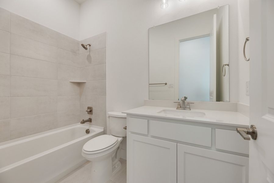 Furnished interior view inside a new home in Winding Creek, Rockwall (Image 10).