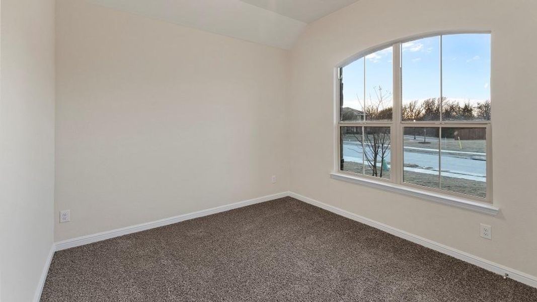 Spacious, unfurnished interior of a new home in Lakeview Pointe, Grand Prairie (Image 26).