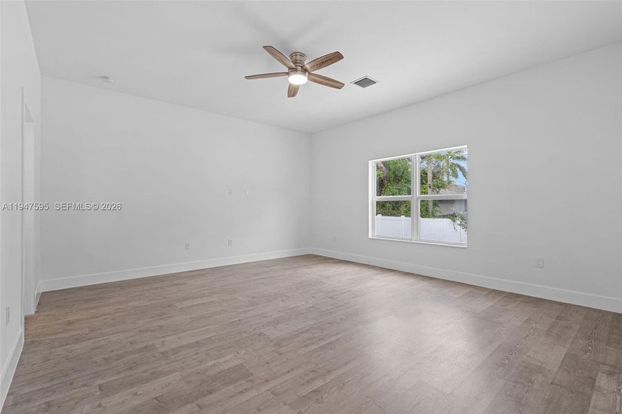 Spacious, unfurnished interior of a new home in , Fort Lauderdale (Image 14).