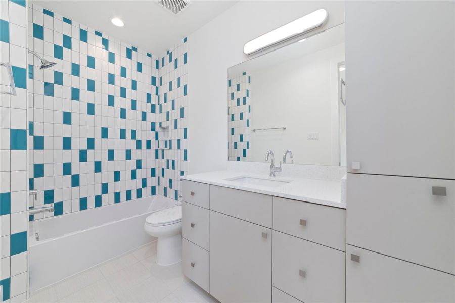 Furnished interior view inside a new home in , Bellaire (Image 30). Furnished interior view inside a new home in , Bellaire (Image 30).