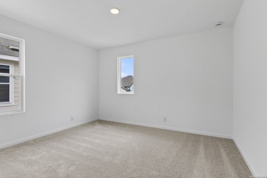 Spacious, unfurnished interior of a new home in Hennersby Hollow, San Antonio (Image 26).