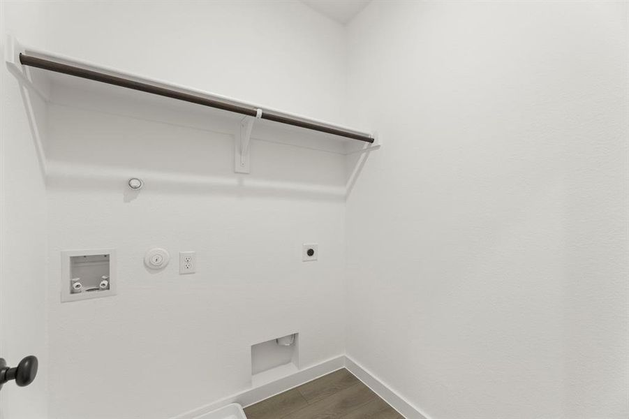 22. 835 Perdernales - Closet (2)