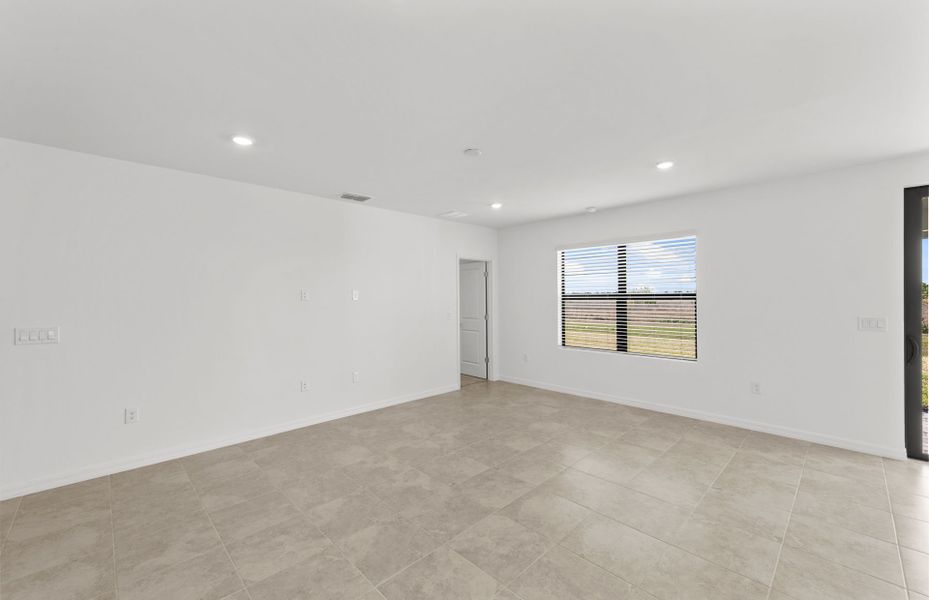 Spacious, unfurnished interior of a new home in Whispering Lakes, Lehigh Acres (Image 16).