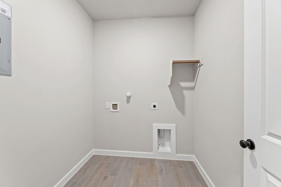 Representative unfurnished interior of a home built from the Tularosa by Hakes Brothers in Hickory Ridge, Elmendorf (Image 18).